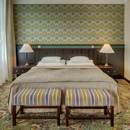 Savoy 4*
