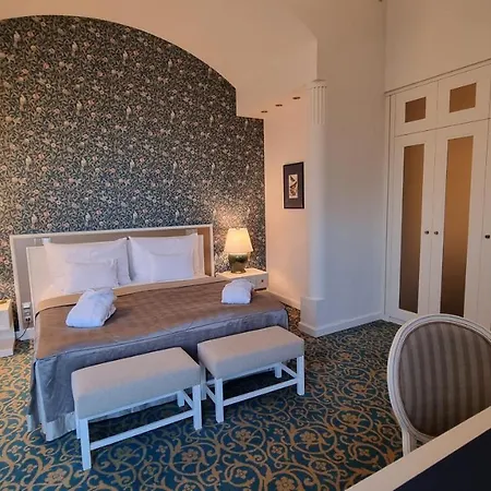 Hotel Savoy