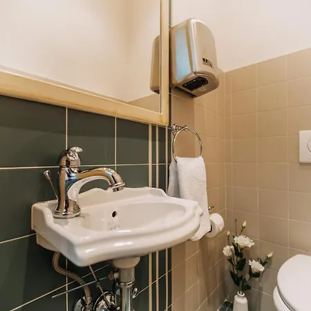 1 Exclusive Guest house