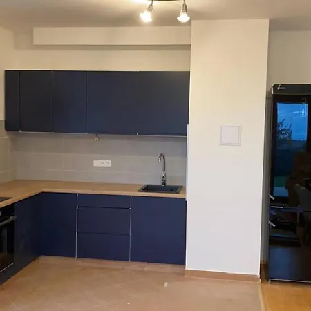 Simple With Garden 15 Min From Center&airport Apartment