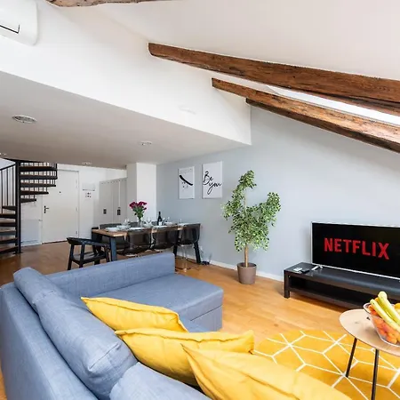 Duplex With Ac In Center Apartment *