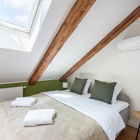 Apartment Duplex With Ac In Center *
