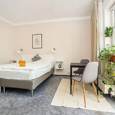 Apartment Cosy With Terrace By Tram