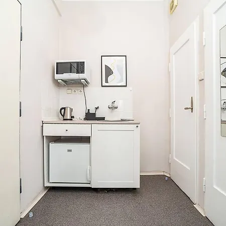 Apartment Cosy With Terrace By Tram