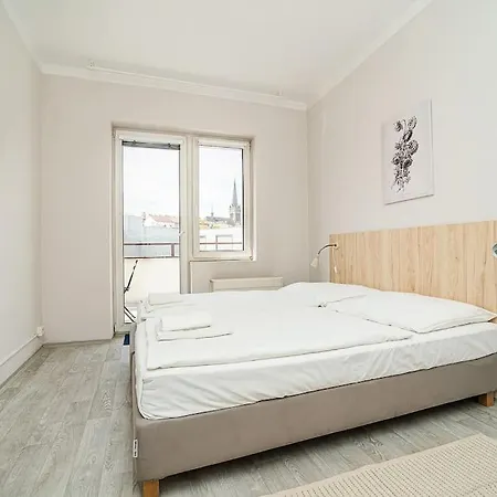 Bright 2 Bed With Big Terrace By Tram * Prague