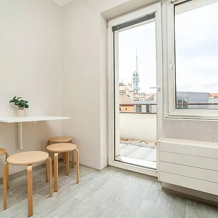 Bright 2 Bed With Big Terrace By Tram * Praga