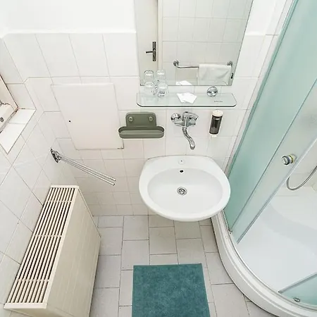 Bright 2 Bed With Big Terrace By Tram Apartment