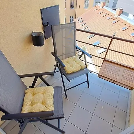 Modern With Balcony, Tv