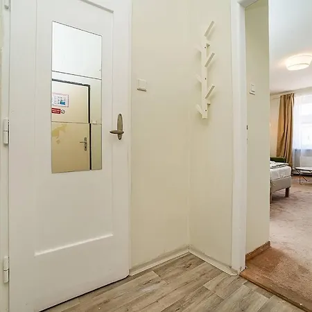 Apartment Modern With Balcony, Tv Prague