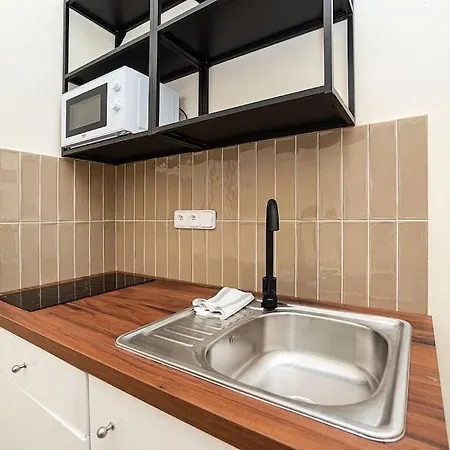 Apartment Modern With Balcony + Tv