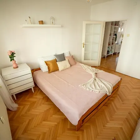Apartment 212 - Boho In Next To City Center 5 Minutes To Wenceslas Square