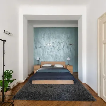 Spacious With Balcony At Wenceslas Sq Appartement