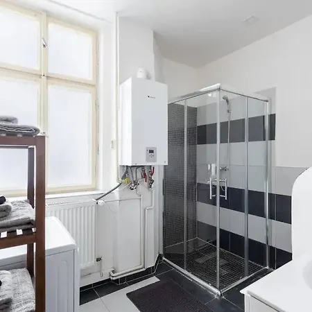 Spacious With Balcony At Wenceslas Sq Appartement