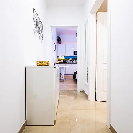 Cozy In City Center Apartment *