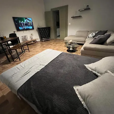 Apartment Karlin Apartman *