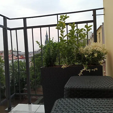 Apartmán New Modern-style With Balcony In The 2 *