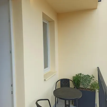 Apartment New Modern-style With Balcony In The 2 Prague