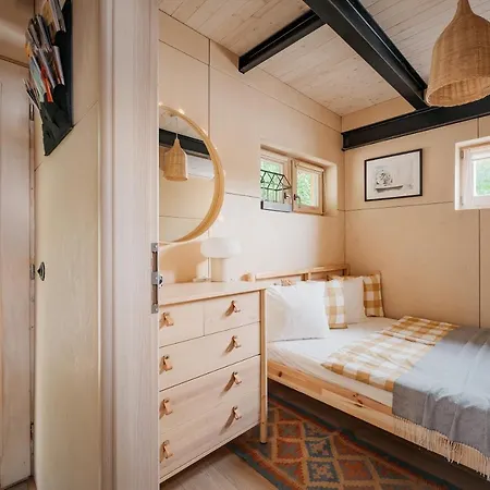 Houseboat Fred