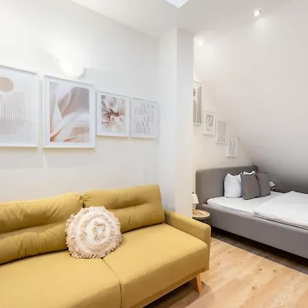 B.o.b. Klimentska Apartment *