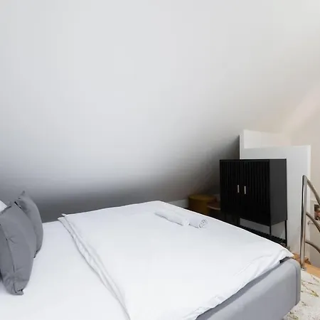 Apartment B.o.b. Klimentska Prague