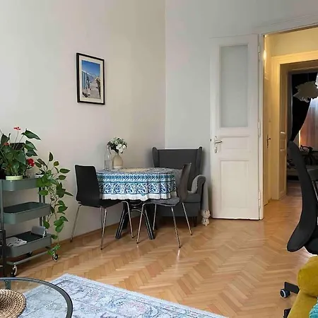Exclusive City Center Experience - 3 * Praga