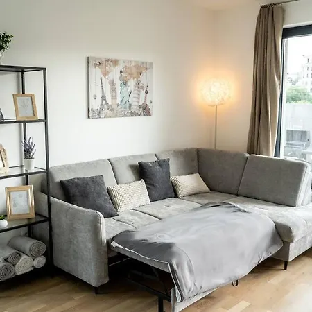 Free Parking- Newly Built Apartment