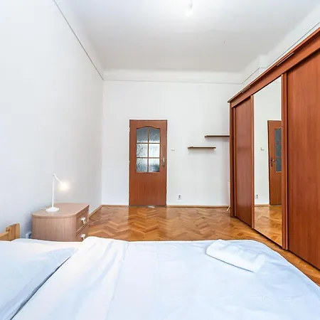 Apartment Jaromirova 9