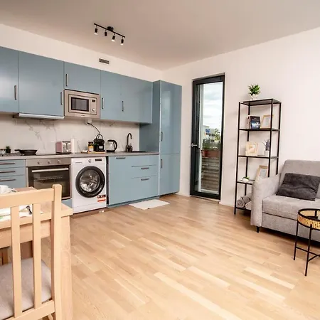 Free Parking- Newly Built Apartment *