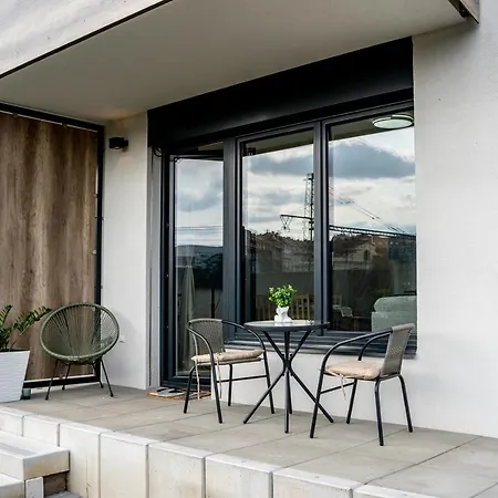 Apartment Free Parking- Newly Built