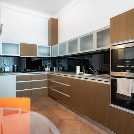 Appartamento Elegant Paris Ave With A Terrace Praga
