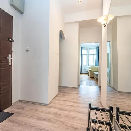 Apartment Jaromirova 9 *
