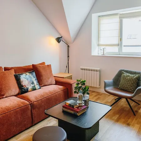 Modern Mezzanine At Jecna St Apartmán Praha
