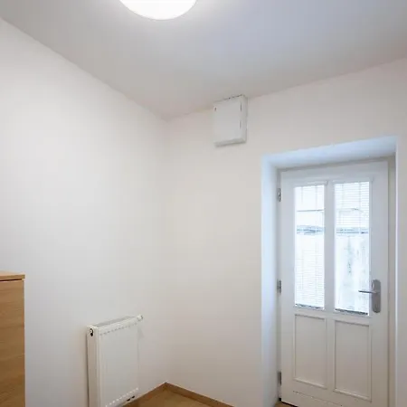 Cozy In Quiet Courtyard Near Charles Bridge Apartment