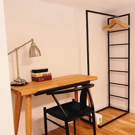 Modern Mezzanine At Jecna St Apartmán Praha