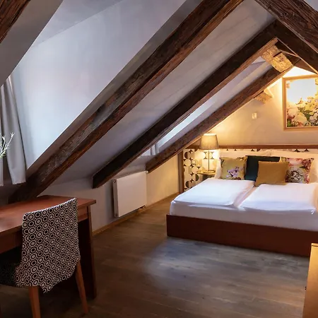 Hotel Miss Sophie's Charles Bridge 4*