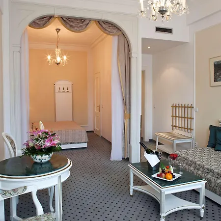 Szálloda Ambassador Zlata Husa 5*