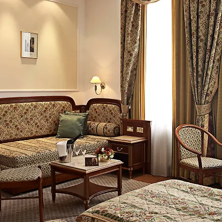 Szálloda Ambassador Zlata Husa 5*
