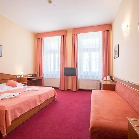 Alton Hotel 3*