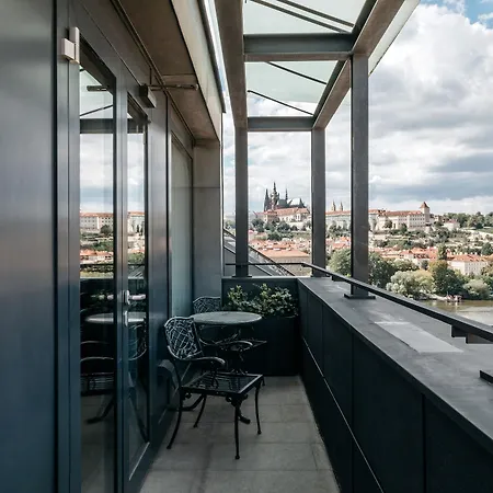 Four Seasons 5* Prague