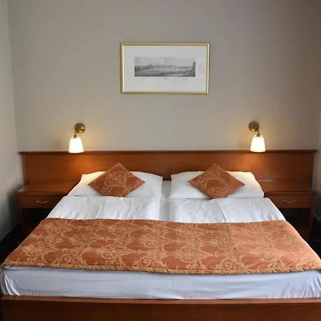 Hotel Arbes 3*