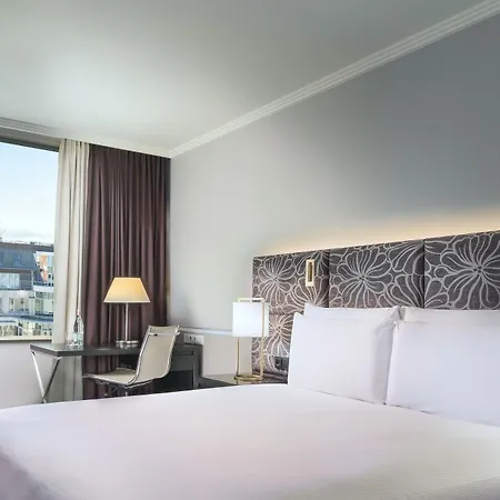 Hilton Old Town 5*