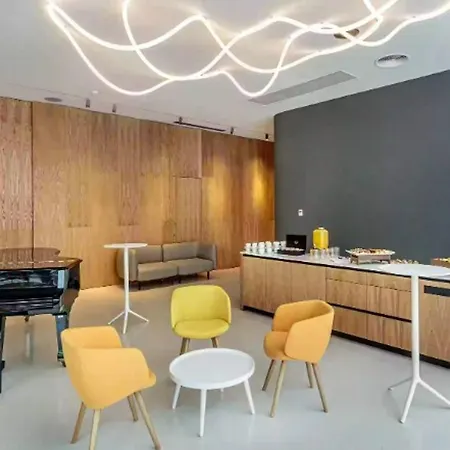 Holiday By Ihg 4*
