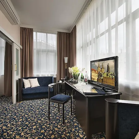 Ea Royal Esprit Hotell 4*
