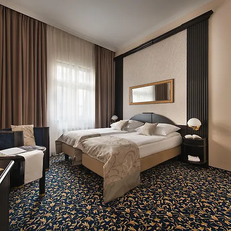 Ea Royal Esprit Hotell