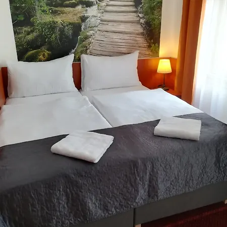 Zlata Vaha 3* Prag