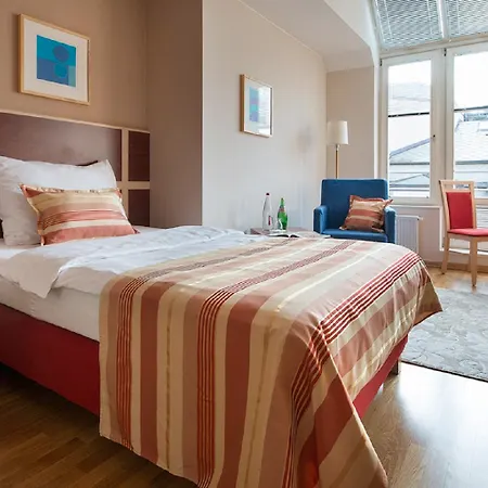 Hotel Ea Julis 4*