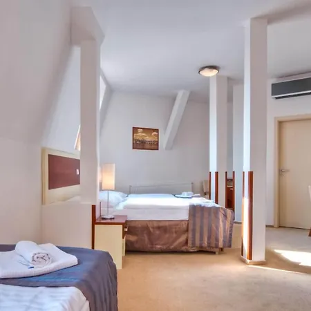 Gloria 4* Prag