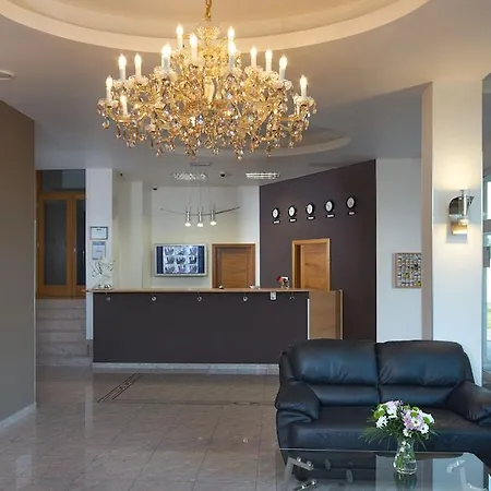 Aura Design & Garden Pool 3* Prague