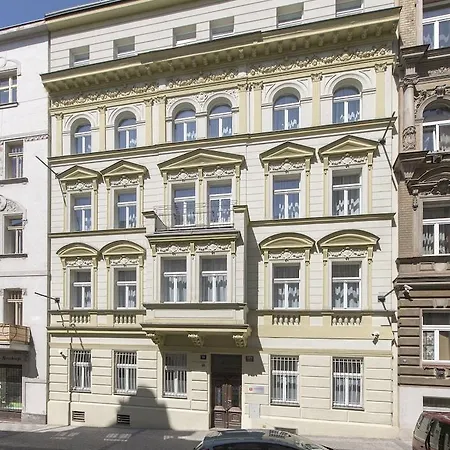 Aparthotel Downtown Kodanska 4*