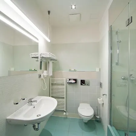 Prague Inn Hotel 4*